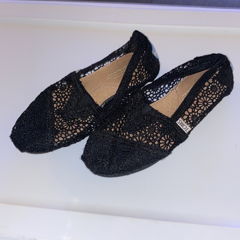 Lace TOMS